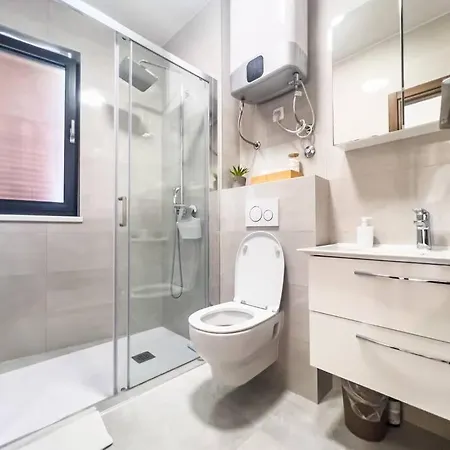 Garden - 5 Minute Walk From The