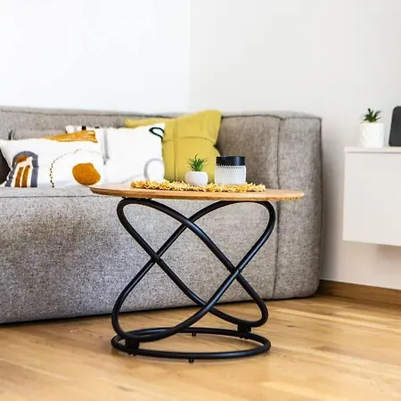 شقة Garden - 5 Minute Walk From The بودْسْتغانا