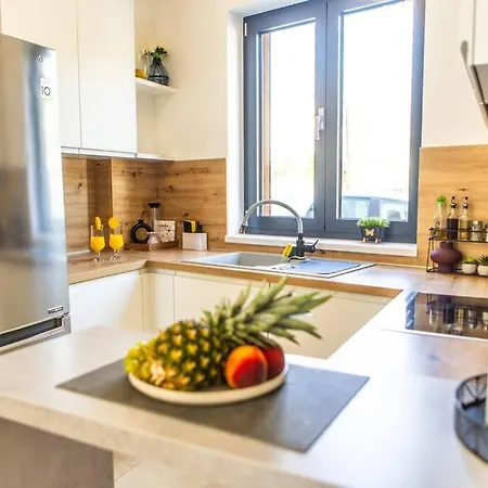 Garden - 5 Minute Walk From The بودْسْتغانا