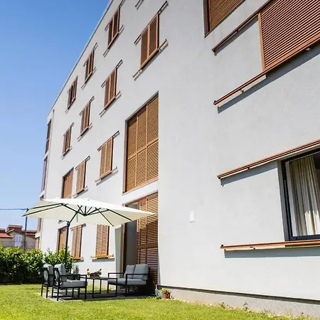 Garden - 5 Minute Walk From The * بودْسْتغانا