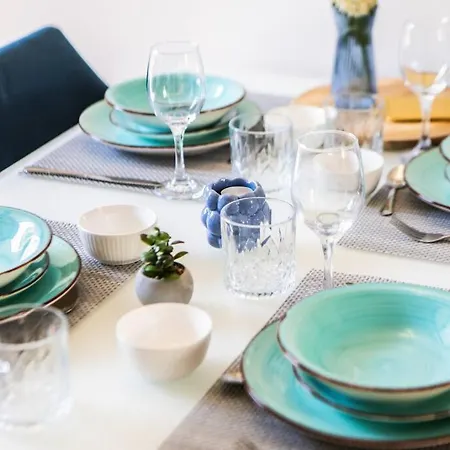 Garden - 5 Minute Walk From The شقة *