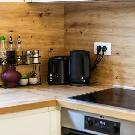 شقة Garden - 5 Minute Walk From The *